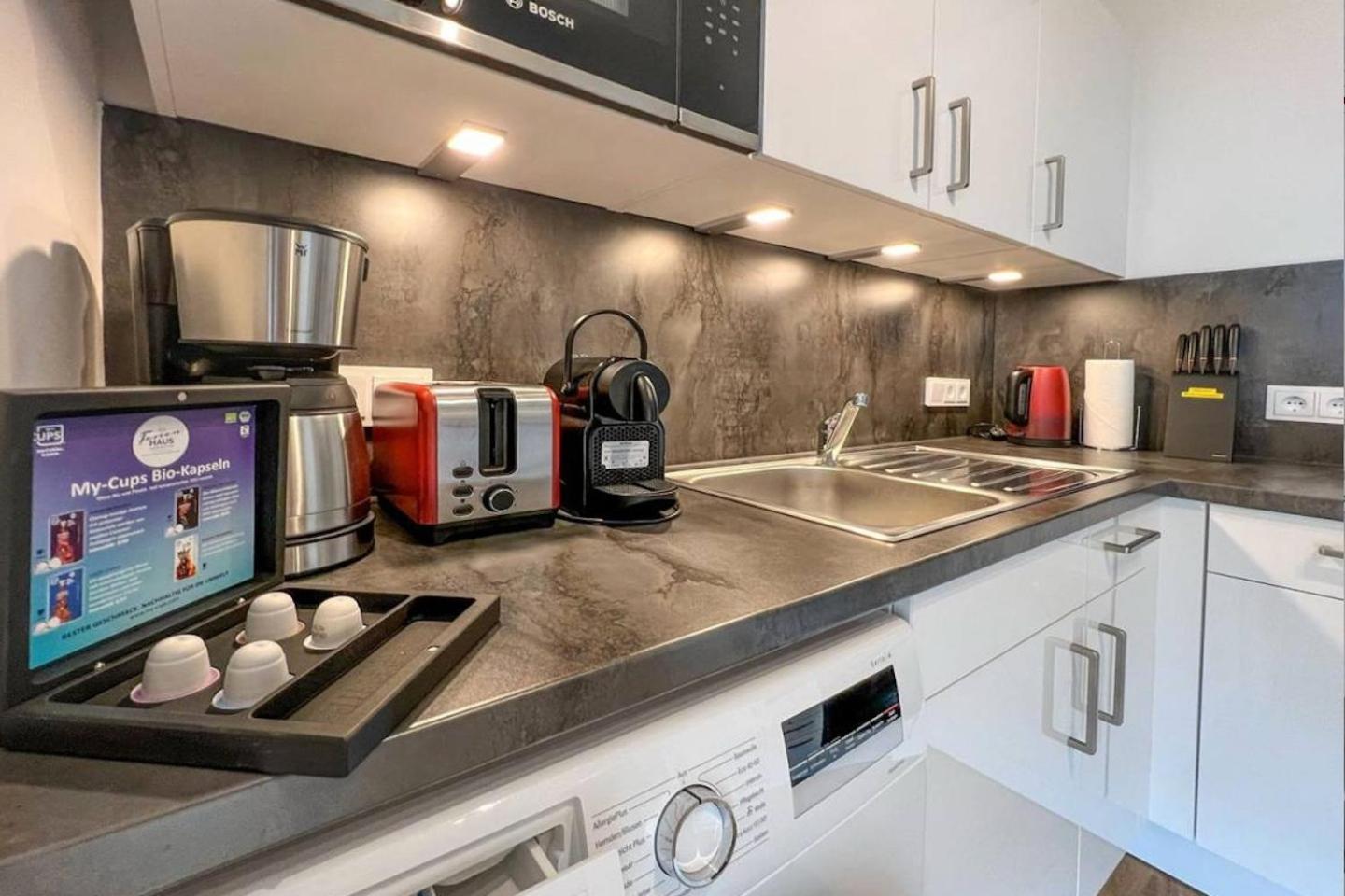 Apartment Maltes-ostseekoje Parken Frei Vorm Haus, 300m Zum Strand,infrarotsauna,magenta Tv Mit Netflix ,amazon Prime Und Rtl Plus, Kaminofen Im Wohnzimmer, Fahrradschuppen *