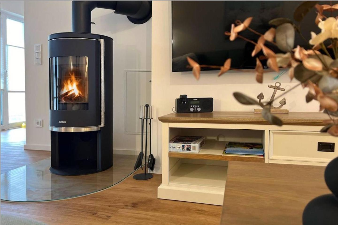 Apartment Maltes-ostseekoje Parken Frei Vorm Haus, 300m Zum Strand,infrarotsauna,magenta Tv Mit Netflix ,amazon Prime Und Rtl Plus, Kaminofen Im Wohnzimmer, Fahrradschuppen