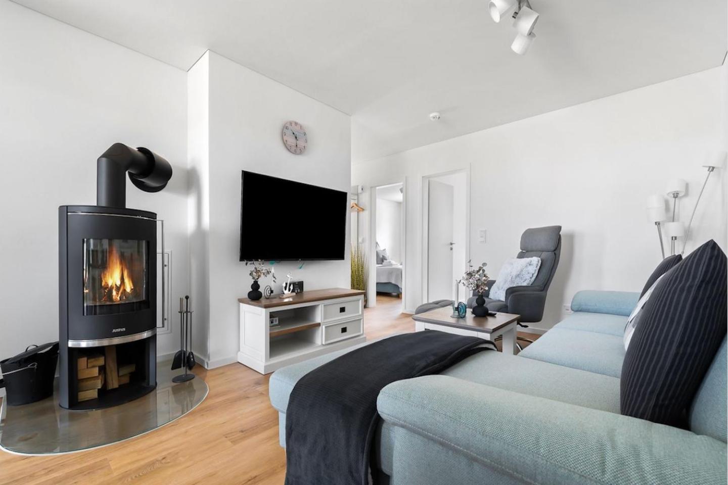 Apartment Maltes-ostseekoje Parken Frei Vorm Haus, 300m Zum Strand,infrarotsauna,magenta Tv Mit Netflix ,amazon Prime Und Rtl Plus, Kaminofen Im Wohnzimmer, Fahrradschuppen *